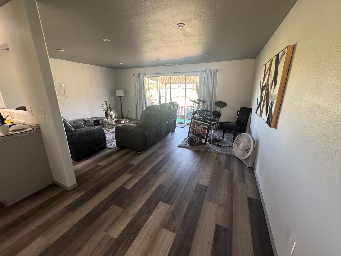 Detail Gallery Image 2 of 12 For 636 Yellowstone Dr, Vacaville,  CA 95687 - 2 Beds | 2 Baths