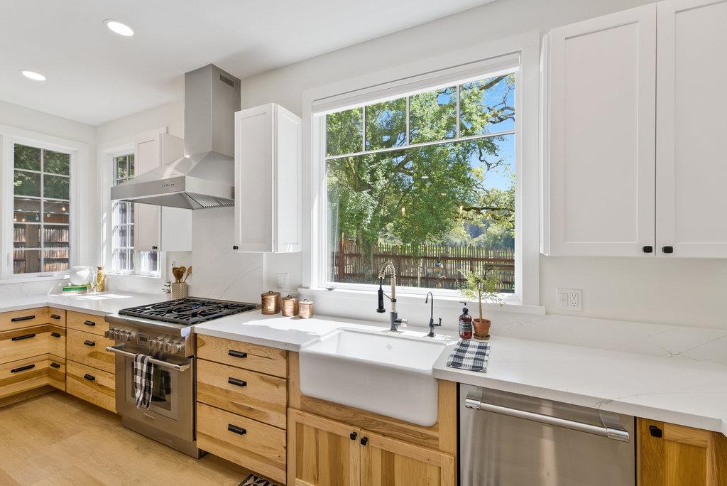 Detail Gallery Image 10 of 45 For 4200 Glenwood Dr, Scotts Valley,  CA 95066 - 3 Beds | 2/1 Baths