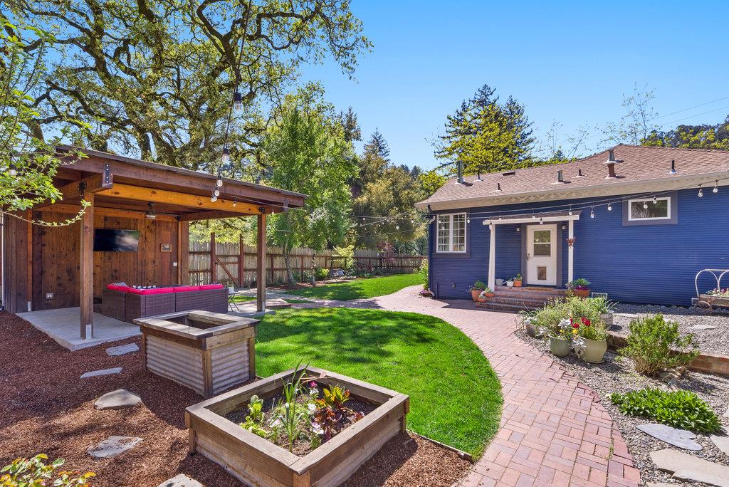 Detail Gallery Image 26 of 45 For 4200 Glenwood Dr, Scotts Valley,  CA 95066 - 3 Beds | 2/1 Baths
