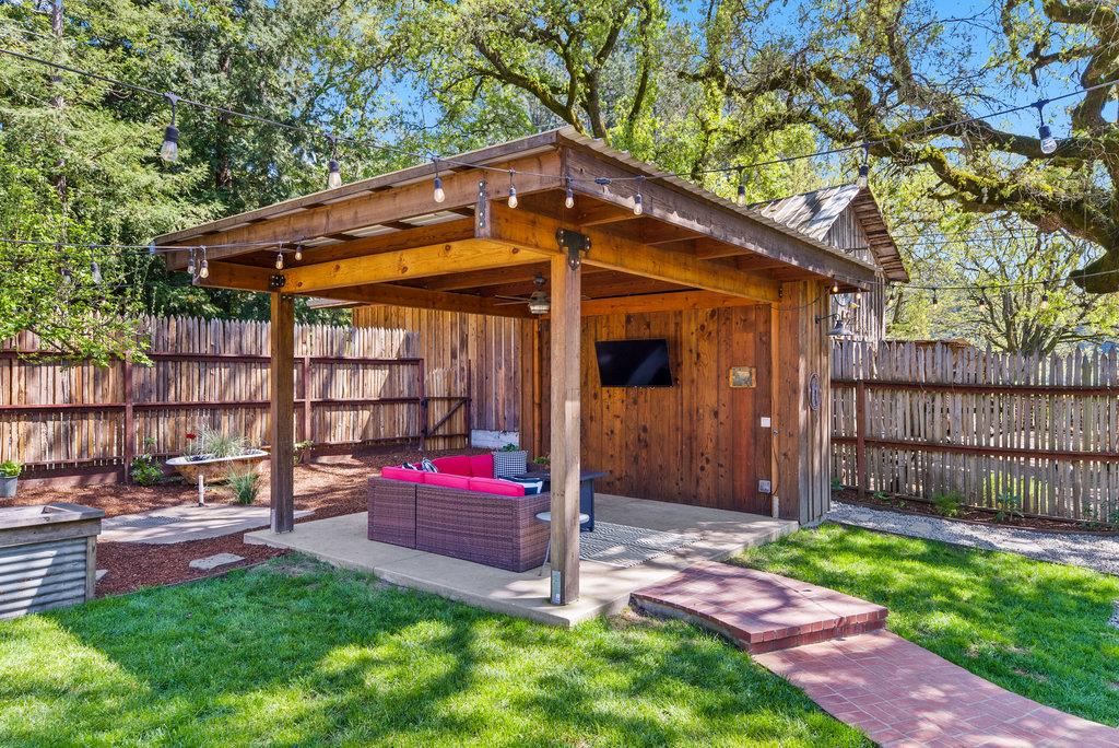 Detail Gallery Image 28 of 45 For 4200 Glenwood Dr, Scotts Valley,  CA 95066 - 3 Beds | 2/1 Baths