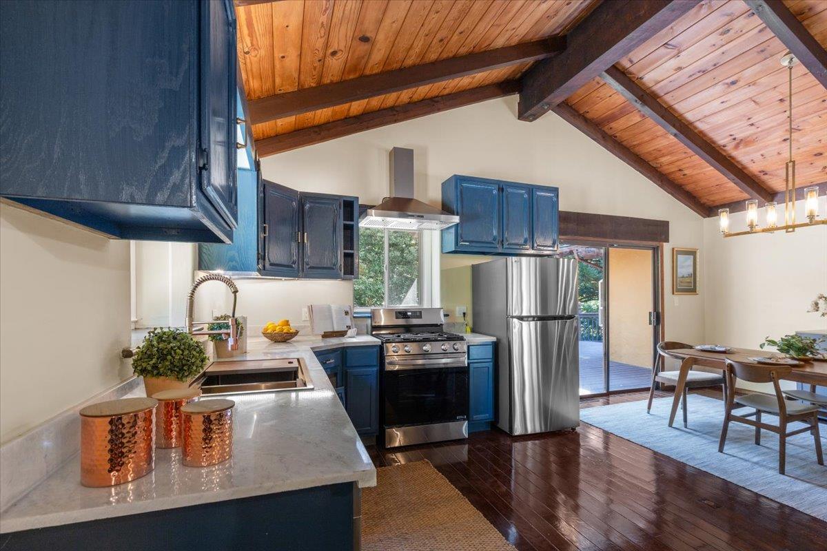 Detail Gallery Image 11 of 54 For 211 Hidden Ln, Santa Cruz,  CA 95060 - 3 Beds | 3 Baths
