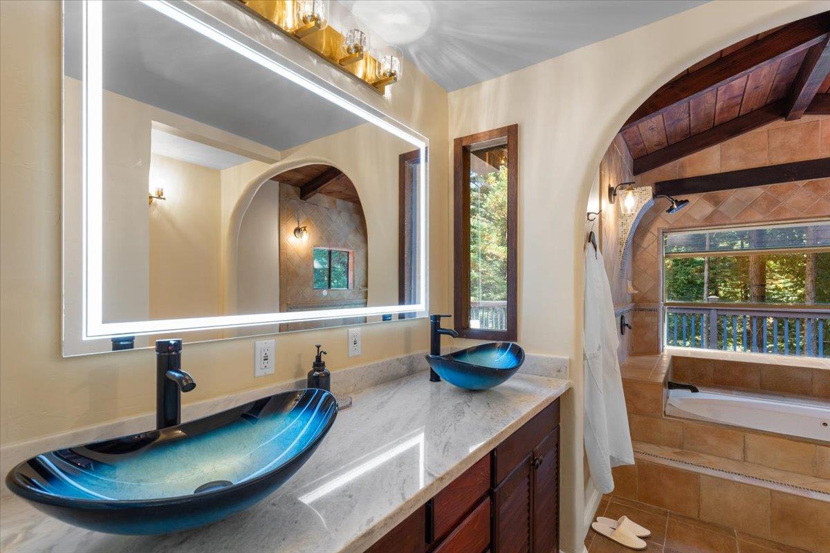 Detail Gallery Image 27 of 54 For 211 Hidden Ln, Santa Cruz,  CA 95060 - 3 Beds | 3 Baths