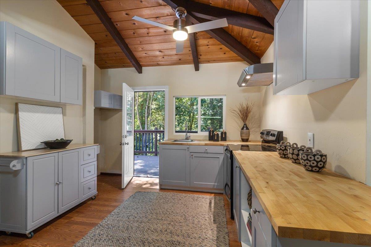 Detail Gallery Image 36 of 54 For 211 Hidden Ln, Santa Cruz,  CA 95060 - 3 Beds | 3 Baths