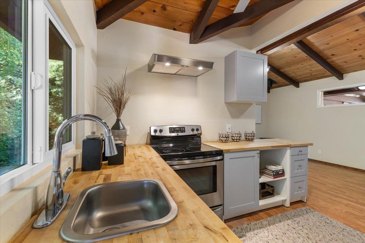 Detail Gallery Image 38 of 54 For 211 Hidden Ln, Santa Cruz,  CA 95060 - 3 Beds | 3 Baths