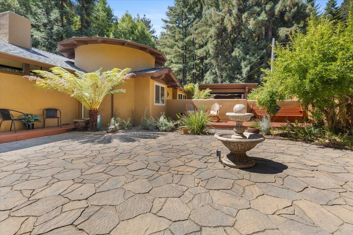 Detail Gallery Image 4 of 54 For 211 Hidden Ln, Santa Cruz,  CA 95060 - 3 Beds | 3 Baths