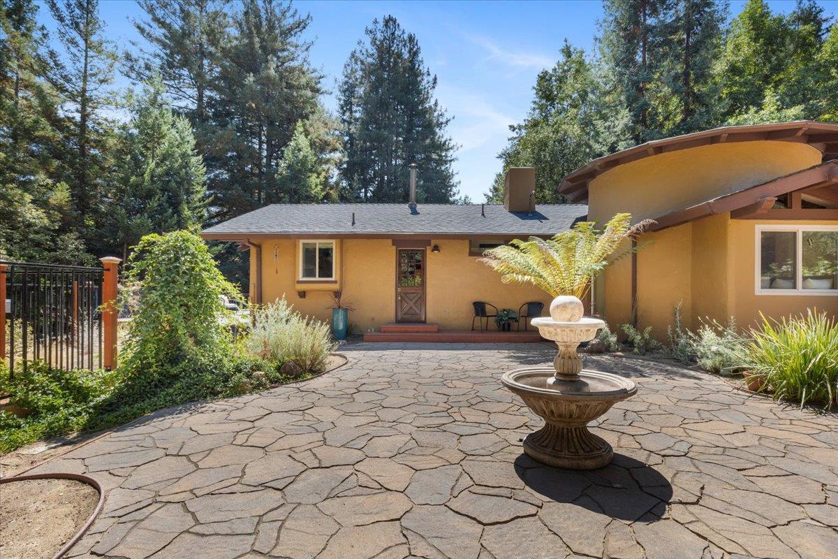 Detail Gallery Image 5 of 54 For 211 Hidden Ln, Santa Cruz,  CA 95060 - 3 Beds | 3 Baths
