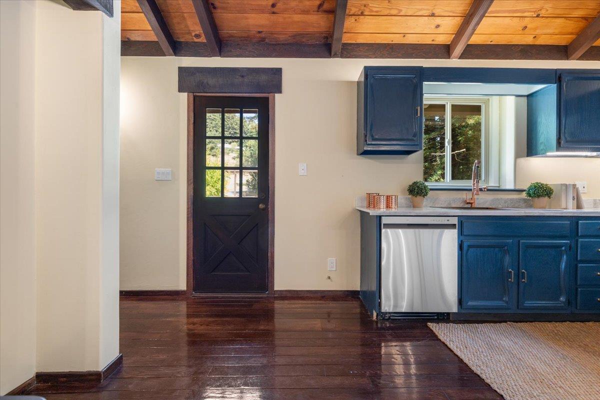 Detail Gallery Image 7 of 54 For 211 Hidden Ln, Santa Cruz,  CA 95060 - 3 Beds | 3 Baths