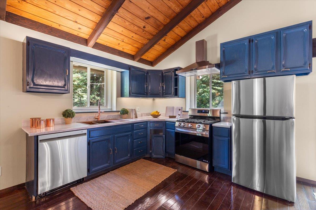 Detail Gallery Image 8 of 54 For 211 Hidden Ln, Santa Cruz,  CA 95060 - 3 Beds | 3 Baths