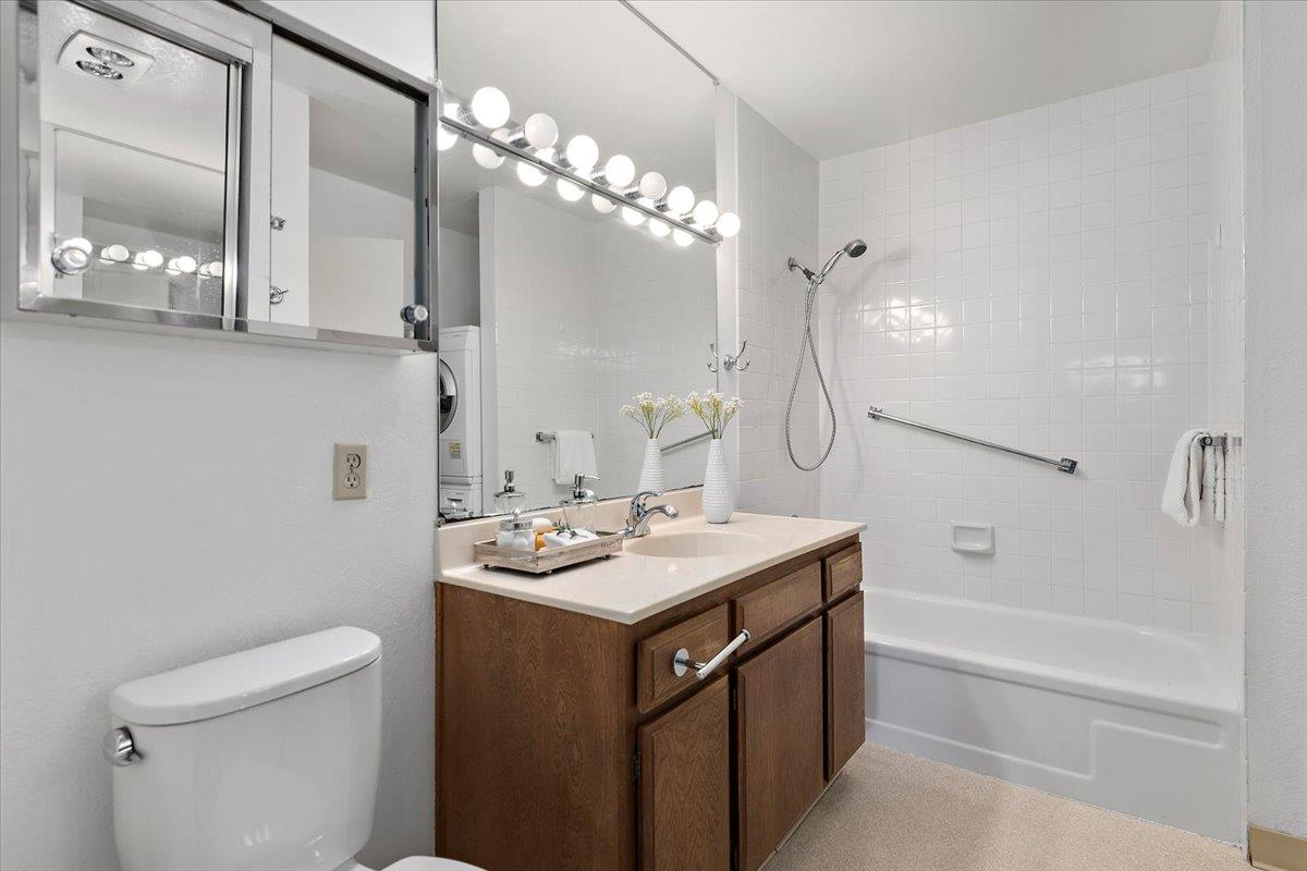 Detail Gallery Image 12 of 24 For 2140 Santa Cruz Ave #B104,  Menlo Park,  CA 94025 - 1 Beds | 1 Baths