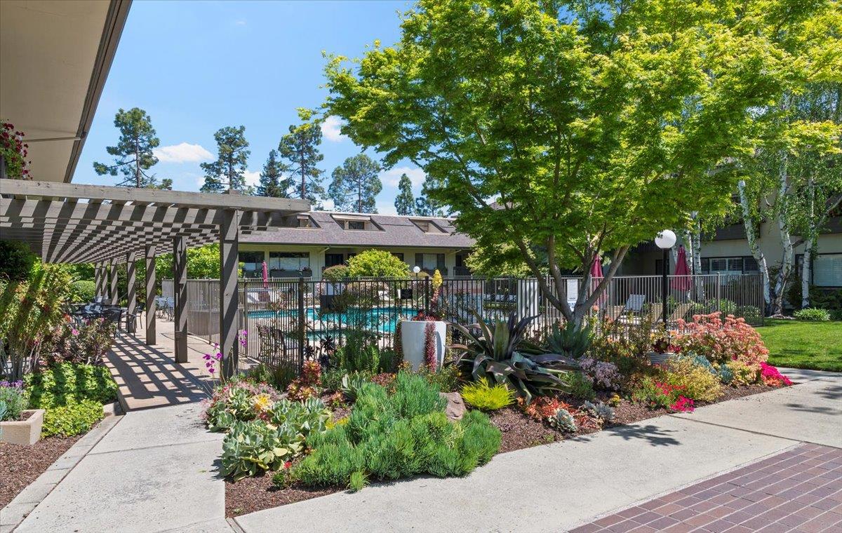 Detail Gallery Image 15 of 24 For 2140 Santa Cruz Ave #B104,  Menlo Park,  CA 94025 - 1 Beds | 1 Baths