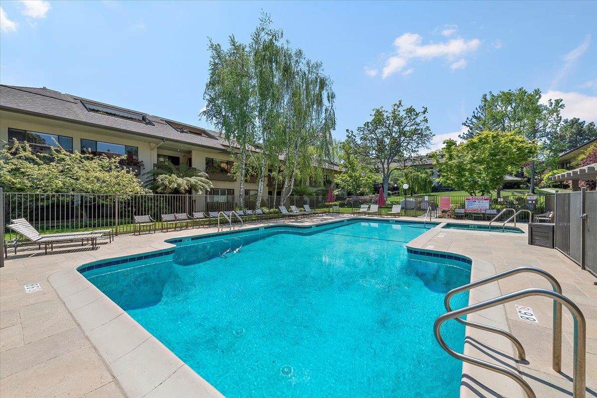 Detail Gallery Image 16 of 24 For 2140 Santa Cruz Ave #B104,  Menlo Park,  CA 94025 - 1 Beds | 1 Baths