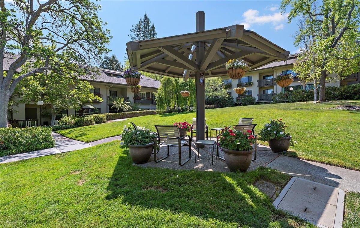 Detail Gallery Image 17 of 24 For 2140 Santa Cruz Ave #B104,  Menlo Park,  CA 94025 - 1 Beds | 1 Baths