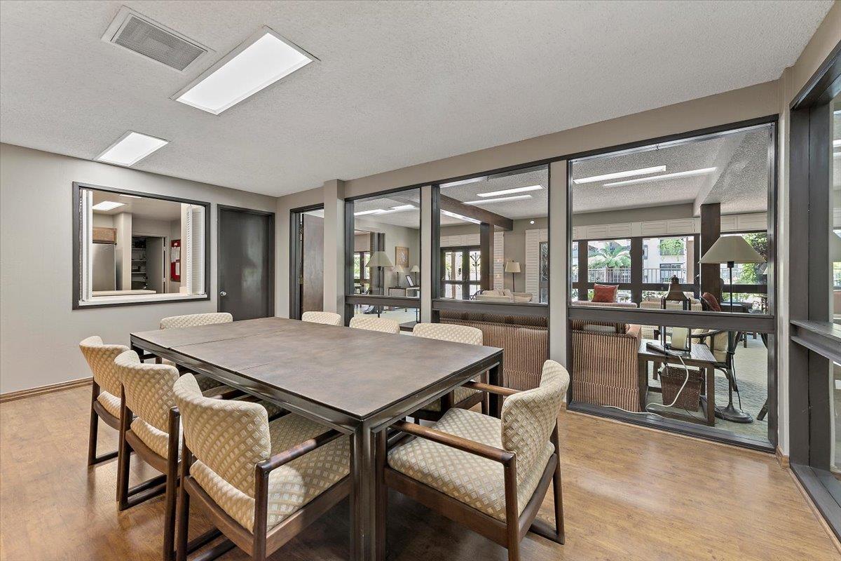Detail Gallery Image 20 of 24 For 2140 Santa Cruz Ave #B104,  Menlo Park,  CA 94025 - 1 Beds | 1 Baths