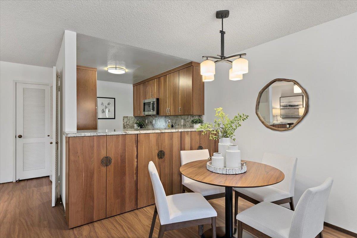 Detail Gallery Image 3 of 24 For 2140 Santa Cruz Ave #B104,  Menlo Park,  CA 94025 - 1 Beds | 1 Baths