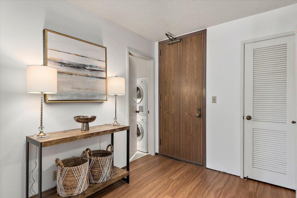 Detail Gallery Image 8 of 24 For 2140 Santa Cruz Ave #B104,  Menlo Park,  CA 94025 - 1 Beds | 1 Baths
