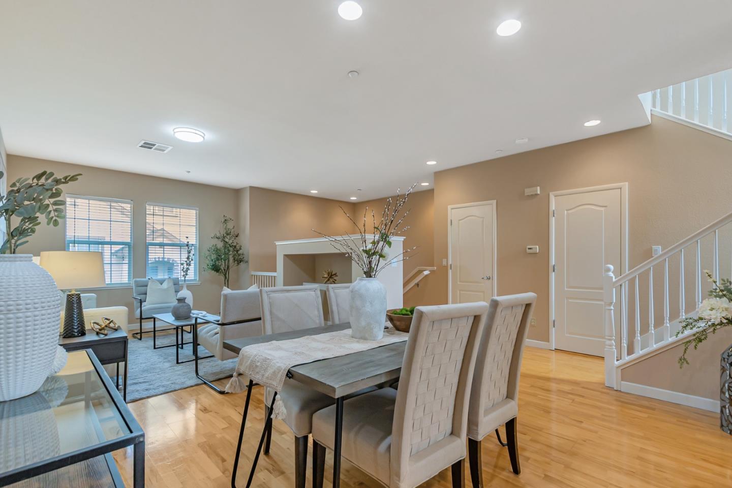 Detail Gallery Image 13 of 41 For 1127 Lund Ter, Sunnyvale,  CA 94089 - 2 Beds | 2/1 Baths