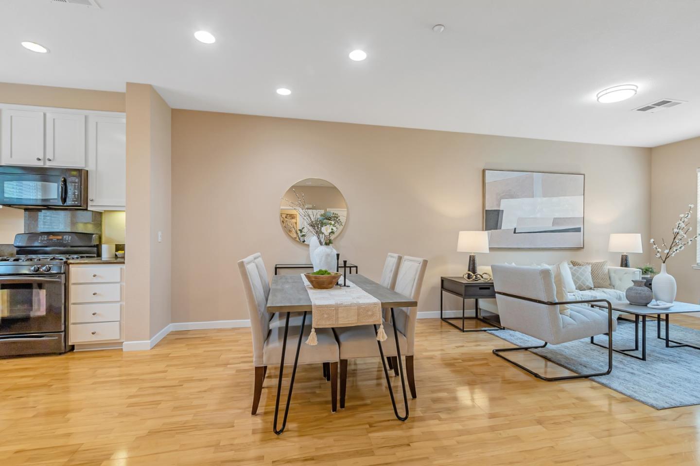 Detail Gallery Image 14 of 41 For 1127 Lund Ter, Sunnyvale,  CA 94089 - 2 Beds | 2/1 Baths