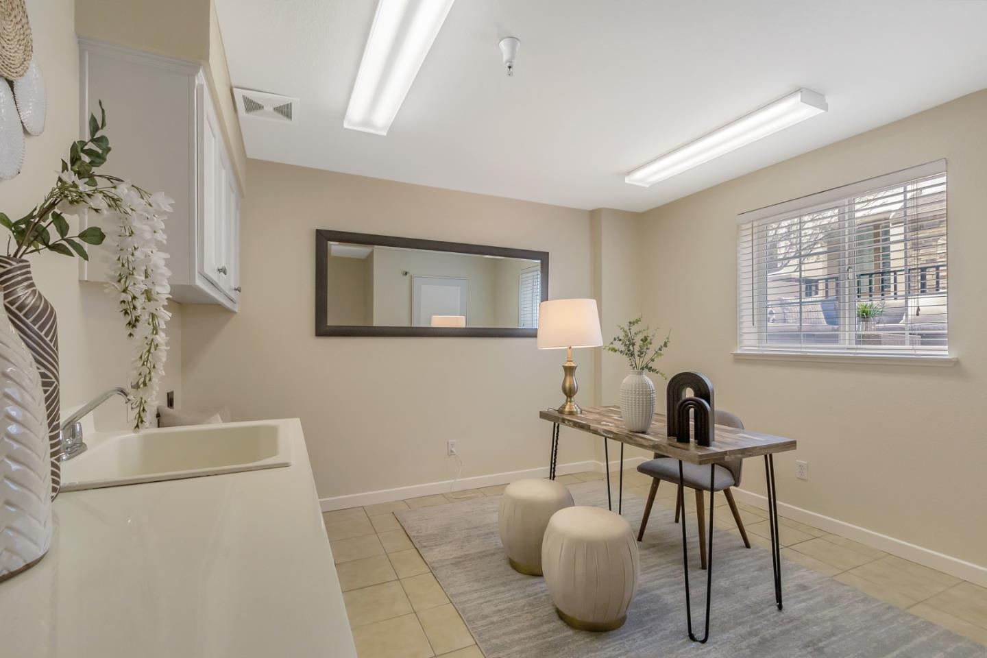 Detail Gallery Image 15 of 41 For 1127 Lund Ter, Sunnyvale,  CA 94089 - 2 Beds | 2/1 Baths
