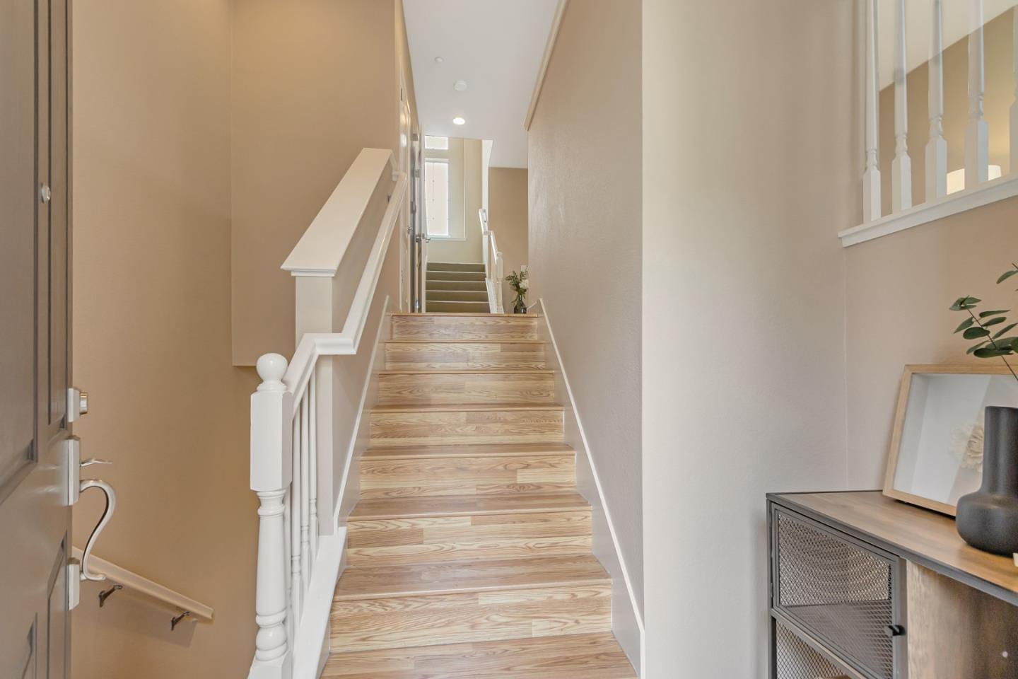 Detail Gallery Image 20 of 41 For 1127 Lund Ter, Sunnyvale,  CA 94089 - 2 Beds | 2/1 Baths