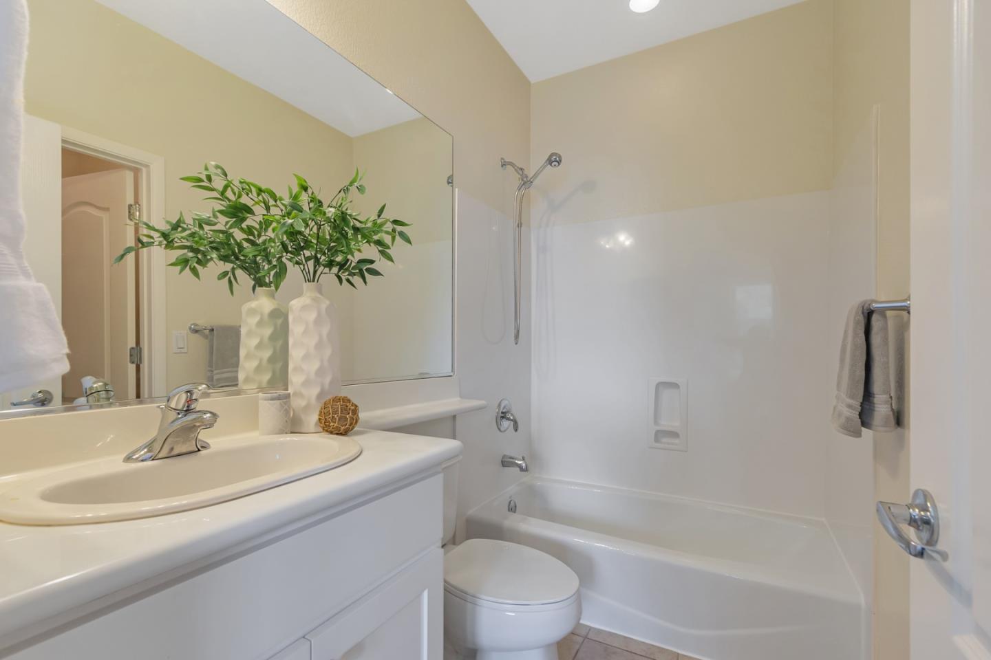 Detail Gallery Image 33 of 41 For 1127 Lund Ter, Sunnyvale,  CA 94089 - 2 Beds | 2/1 Baths