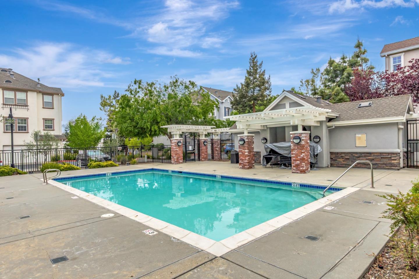 Detail Gallery Image 38 of 41 For 1127 Lund Ter, Sunnyvale,  CA 94089 - 2 Beds | 2/1 Baths