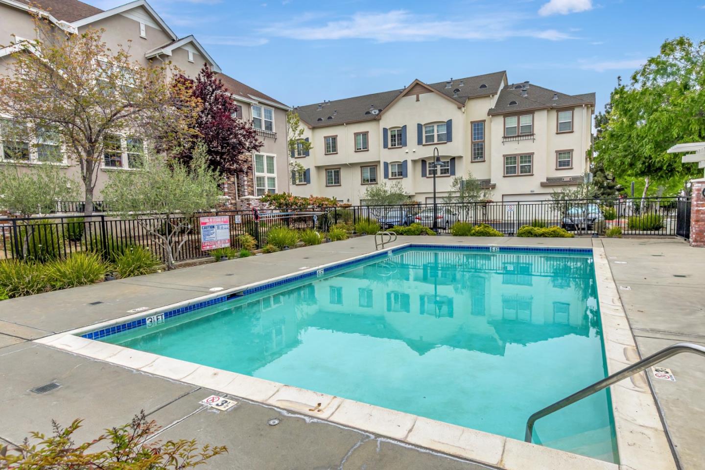 Detail Gallery Image 39 of 41 For 1127 Lund Ter, Sunnyvale,  CA 94089 - 2 Beds | 2/1 Baths