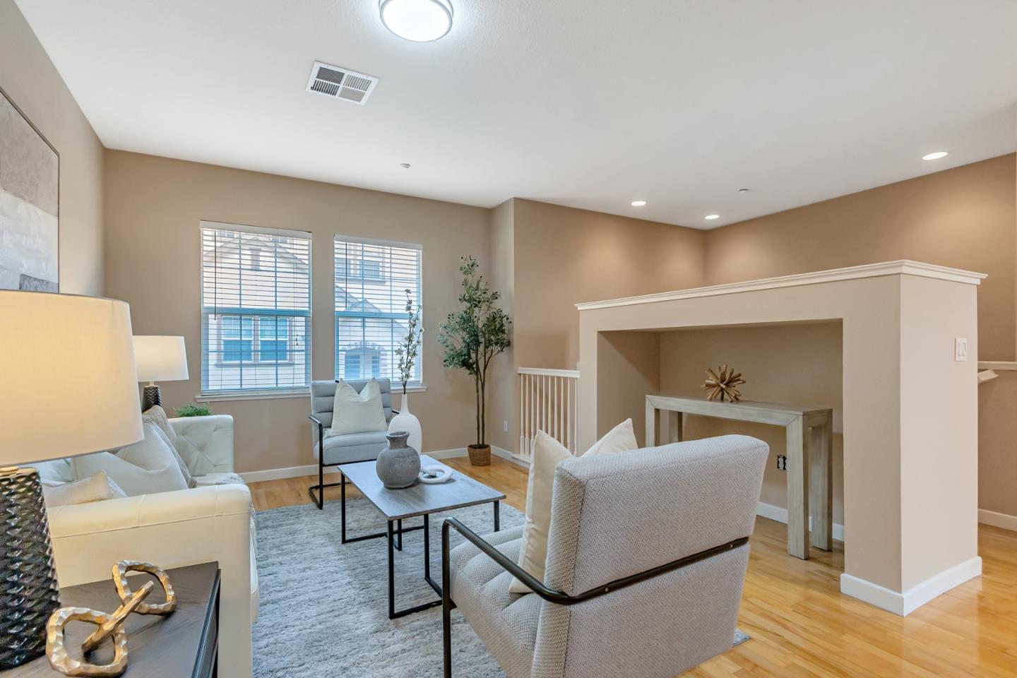 Detail Gallery Image 7 of 41 For 1127 Lund Ter, Sunnyvale,  CA 94089 - 2 Beds | 2/1 Baths