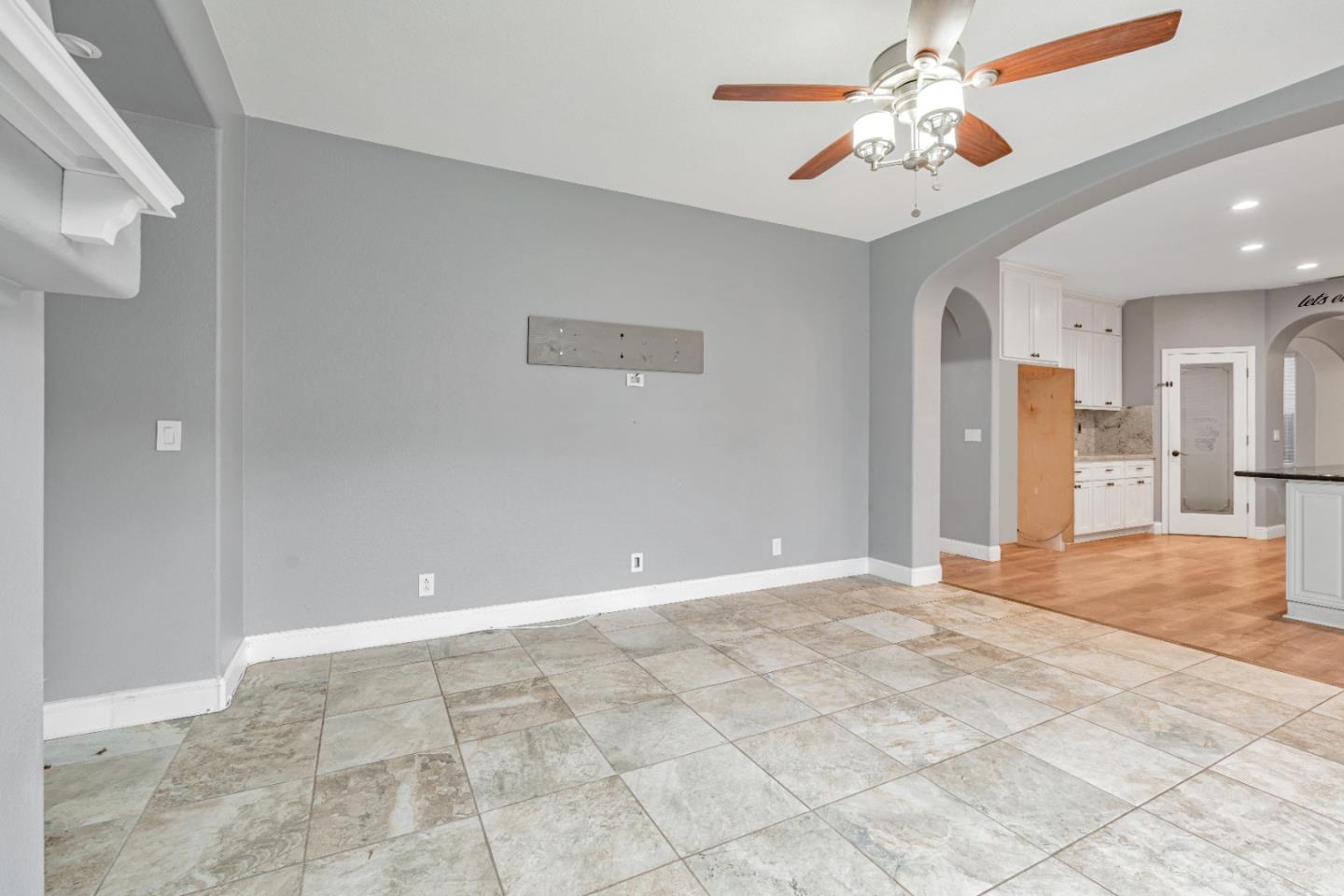 Detail Gallery Image 11 of 63 For 2163 Prato Ct, Los Banos,  CA 93635 - 5 Beds | 2/1 Baths