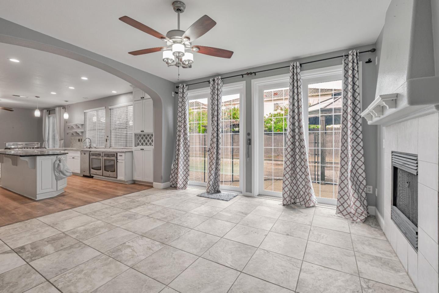 Detail Gallery Image 12 of 63 For 2163 Prato Ct, Los Banos,  CA 93635 - 5 Beds | 2/1 Baths