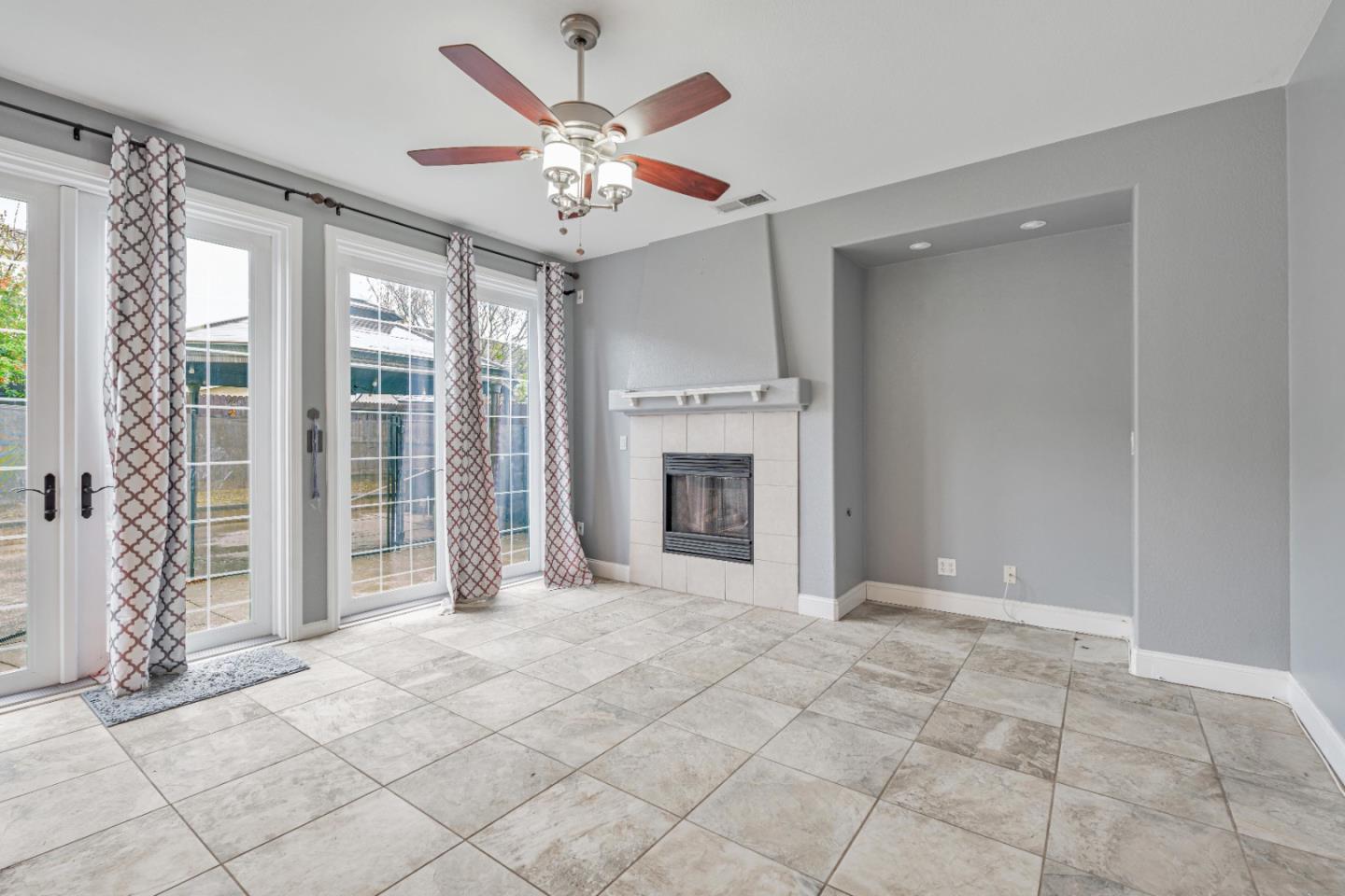 Detail Gallery Image 13 of 63 For 2163 Prato Ct, Los Banos,  CA 93635 - 5 Beds | 2/1 Baths