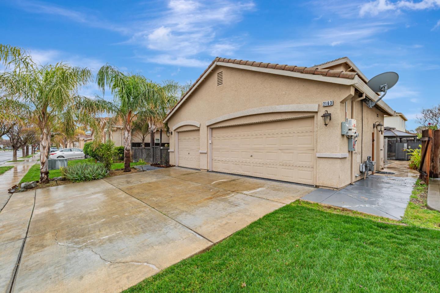 Detail Gallery Image 4 of 63 For 2163 Prato Ct, Los Banos,  CA 93635 - 5 Beds | 2/1 Baths