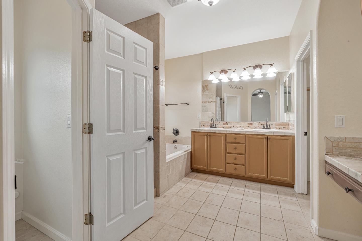 Detail Gallery Image 50 of 63 For 2163 Prato Ct, Los Banos,  CA 93635 - 5 Beds | 2/1 Baths