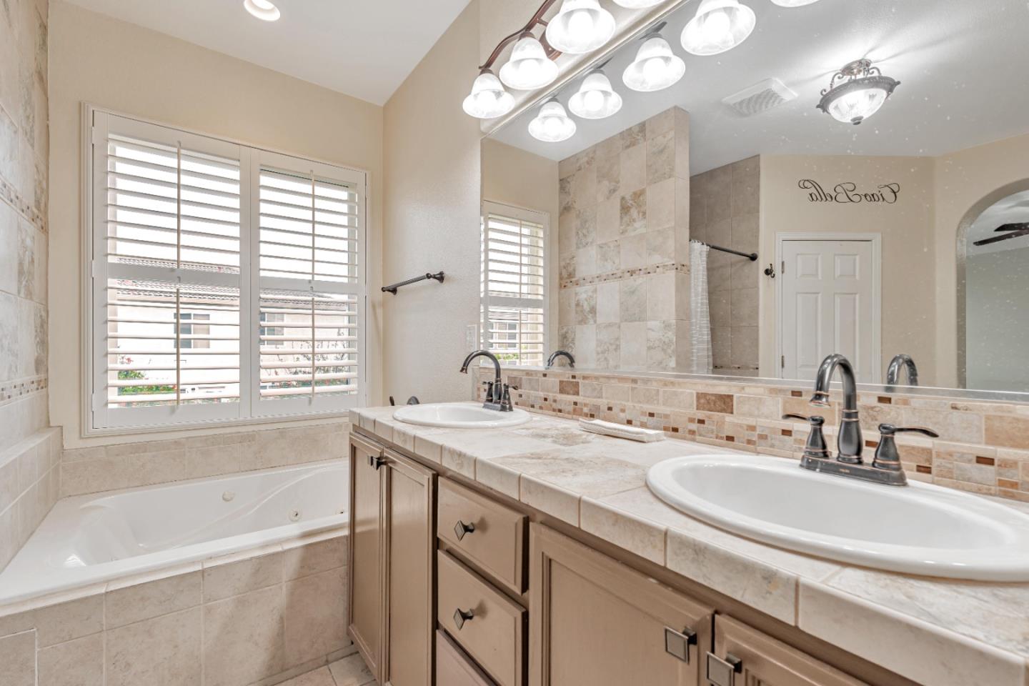 Detail Gallery Image 51 of 63 For 2163 Prato Ct, Los Banos,  CA 93635 - 5 Beds | 2/1 Baths