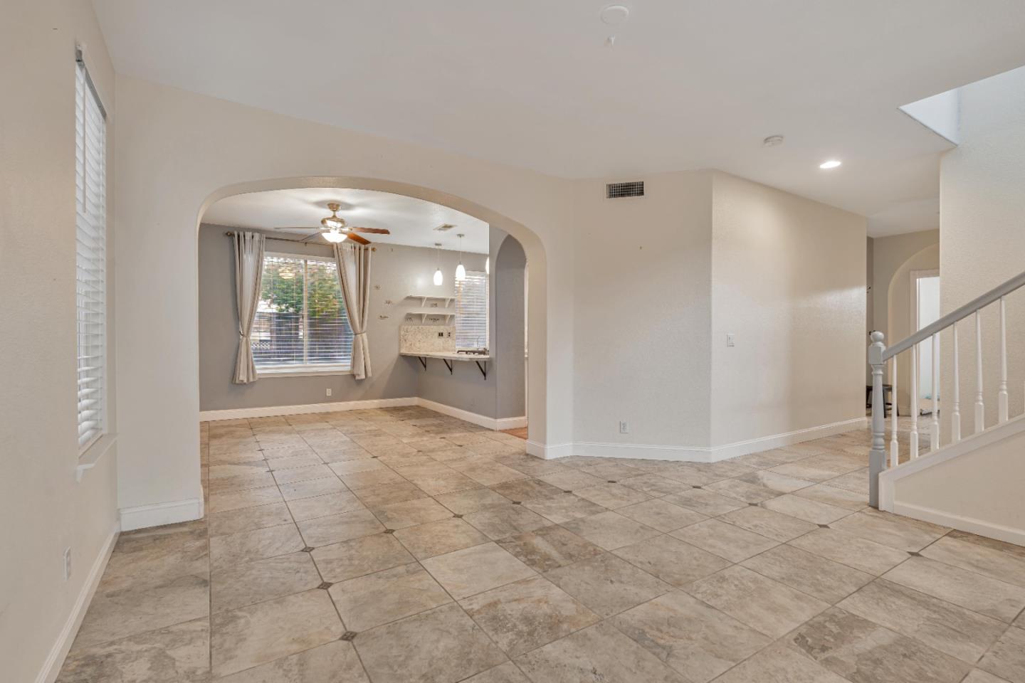 Detail Gallery Image 7 of 63 For 2163 Prato Ct, Los Banos,  CA 93635 - 5 Beds | 2/1 Baths
