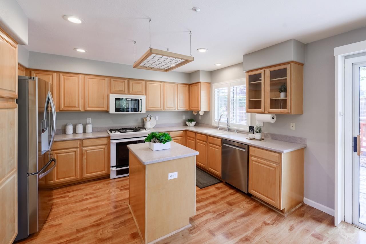 Detail Gallery Image 3 of 108 For 141 Navigator Dr, Scotts Valley,  CA 95066 - 4 Beds | 2/1 Baths