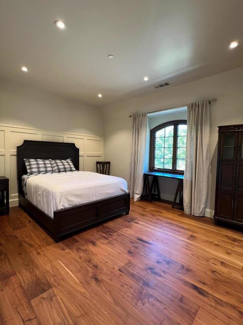 Detail Gallery Image 15 of 25 For 145 Hillside Ave, Menlo Park,  CA 94025 - 5 Beds | 5 Baths