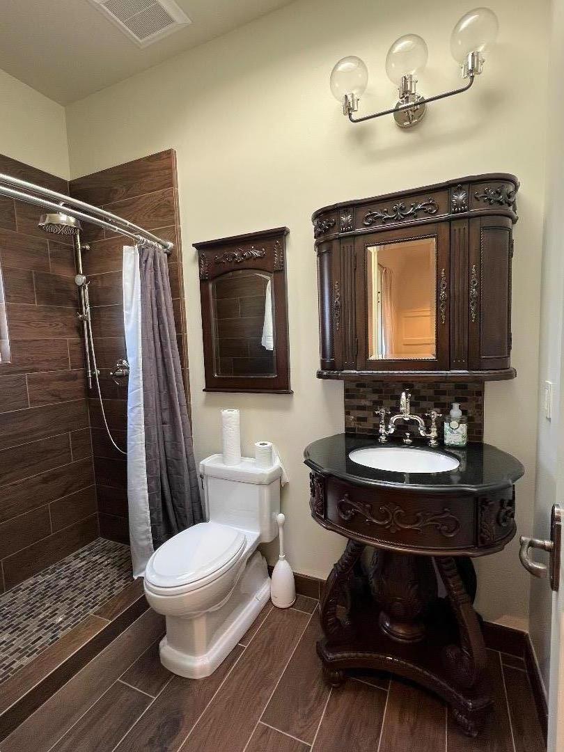 Detail Gallery Image 16 of 25 For 145 Hillside Ave, Menlo Park,  CA 94025 - 5 Beds | 5 Baths