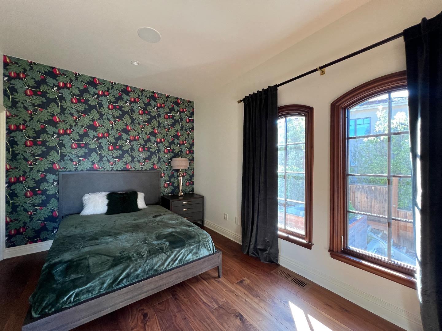 Detail Gallery Image 20 of 25 For 145 Hillside Ave, Menlo Park,  CA 94025 - 5 Beds | 5 Baths