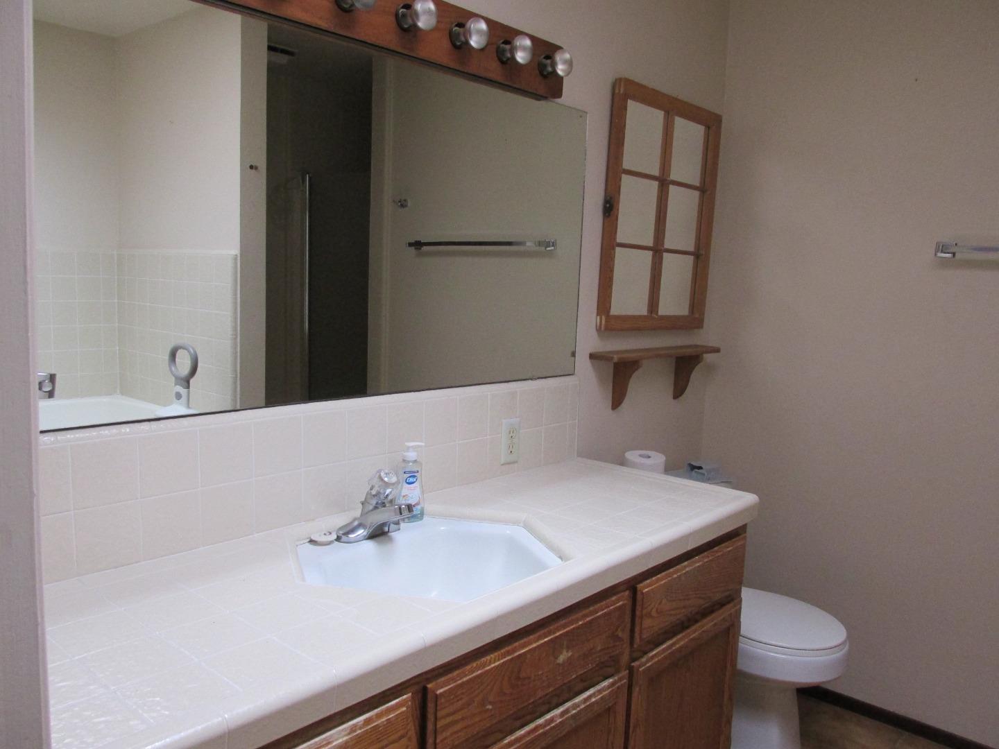 Detail Gallery Image 16 of 23 For 861 Enterprise Rd, Hollister,  CA 95023 - 3 Beds | 3 Baths