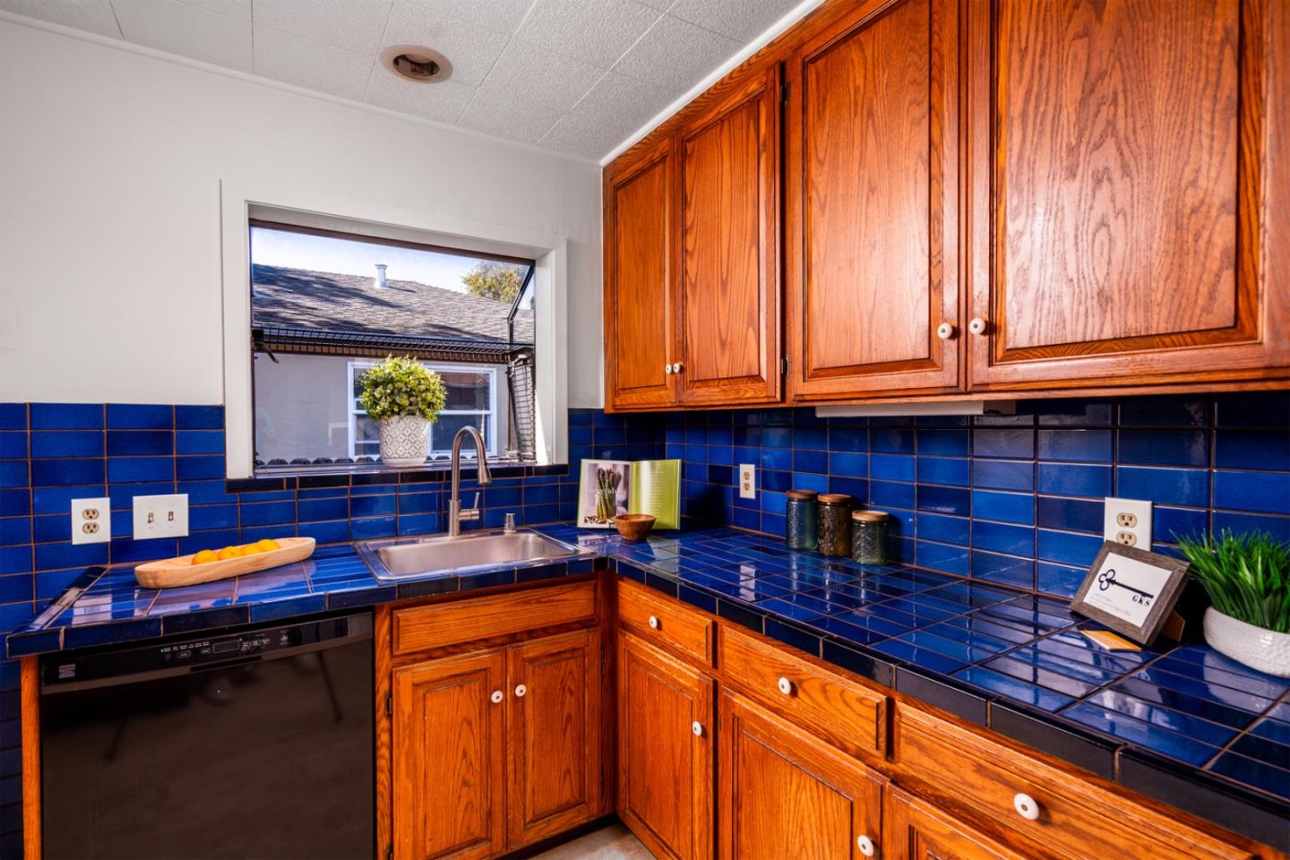 Detail Gallery Image 8 of 19 For 1525 S Grant St, San Mateo,  CA 94402 - 3 Beds | 1 Baths
