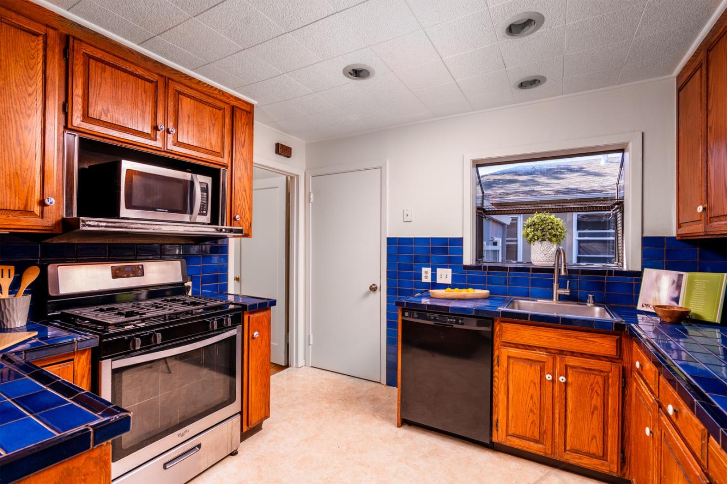 Detail Gallery Image 9 of 19 For 1525 S Grant St, San Mateo,  CA 94402 - 3 Beds | 1 Baths