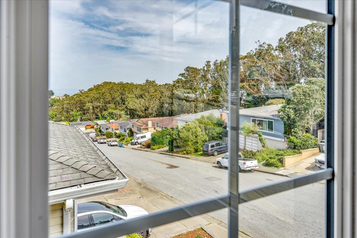 Detail Gallery Image 14 of 49 For 2800 Chabot Dr, San Bruno,  CA 94066 - 3 Beds | 2 Baths