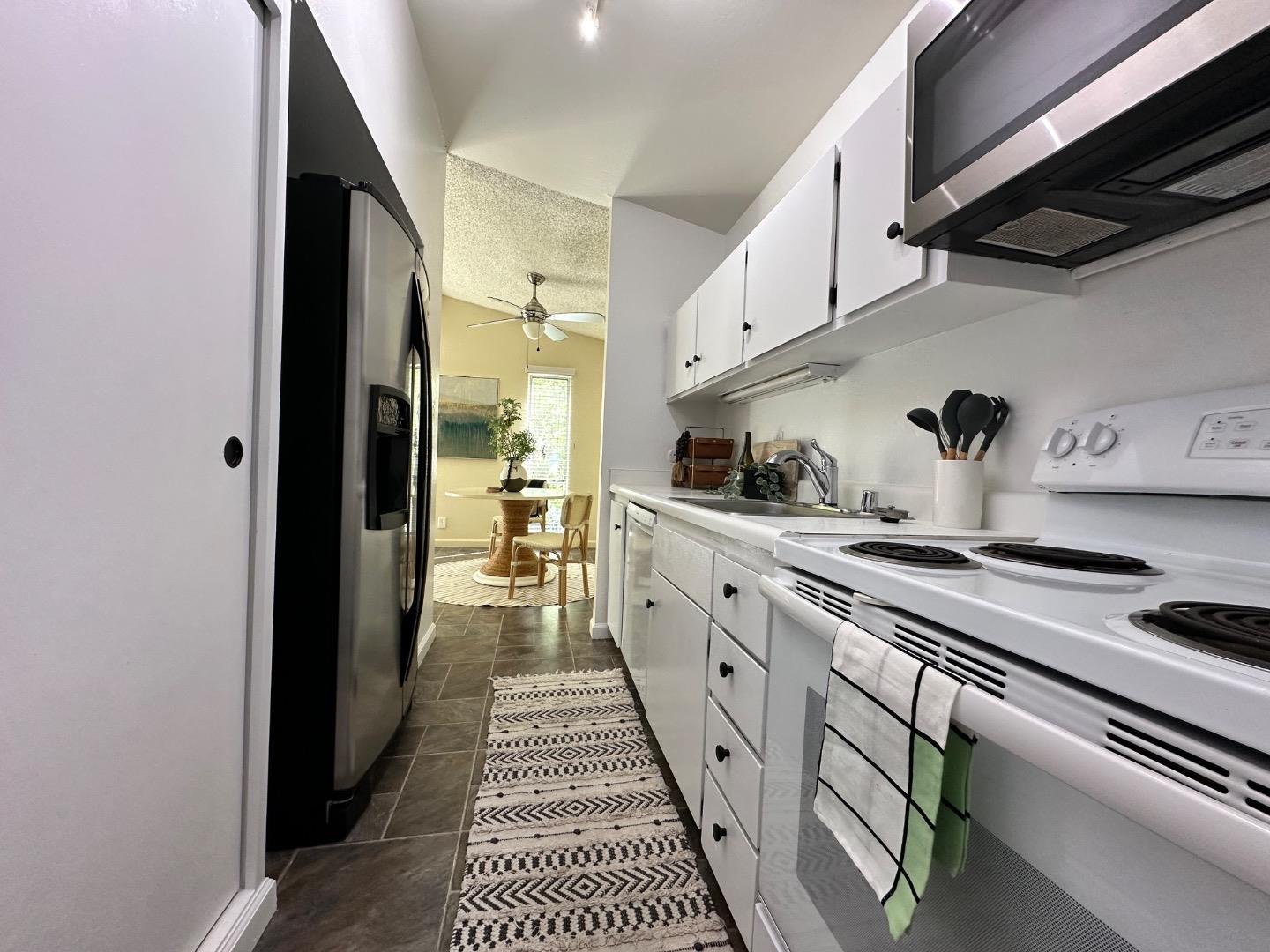 Detail Gallery Image 7 of 23 For 4131 George Avenue #4,  San Mateo,  CA 94403 - 2 Beds | 1 Baths