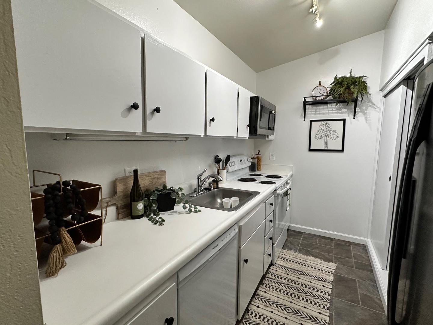 Detail Gallery Image 8 of 23 For 4131 George Avenue #4,  San Mateo,  CA 94403 - 2 Beds | 1 Baths