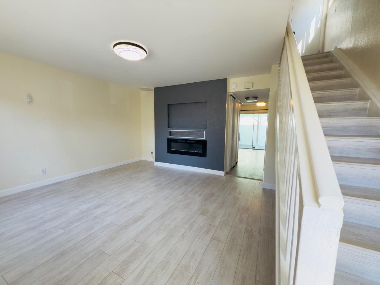 Detail Gallery Image 2 of 20 For 631 Foster Ct #3,  Hayward,  CA 94544 - 3 Beds | 1/1 Baths