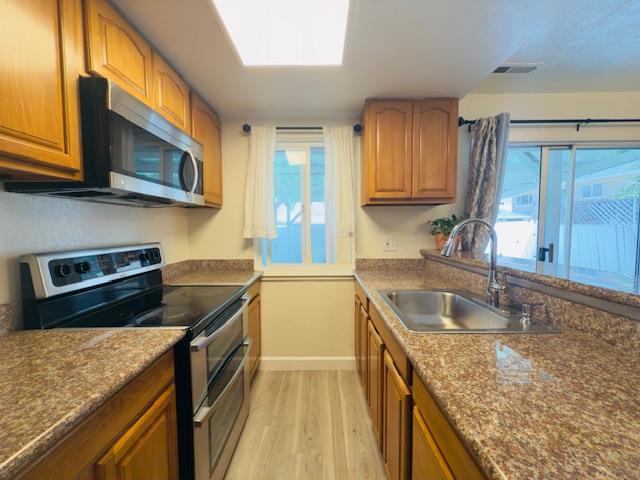 Detail Gallery Image 6 of 20 For 631 Foster Ct #3,  Hayward,  CA 94544 - 3 Beds | 1/1 Baths
