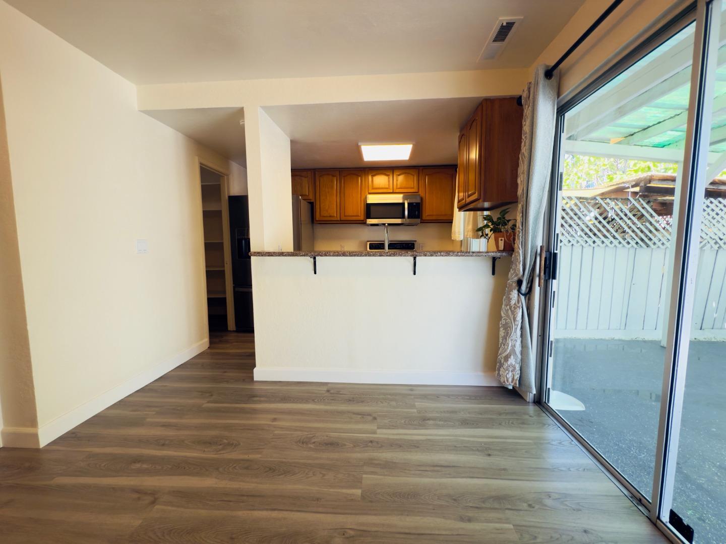 Detail Gallery Image 8 of 20 For 631 Foster Ct #3,  Hayward,  CA 94544 - 3 Beds | 1/1 Baths