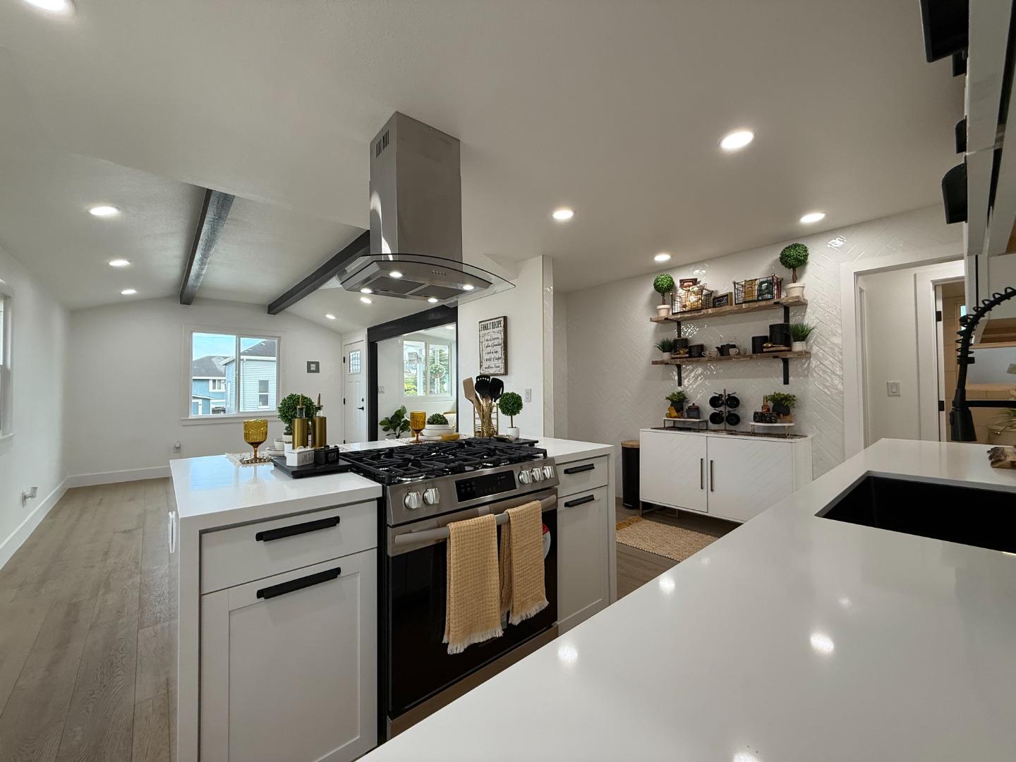 Detail Gallery Image 12 of 39 For 684 David Ave, Monterey,  CA 93940 - 4 Beds | 2 Baths
