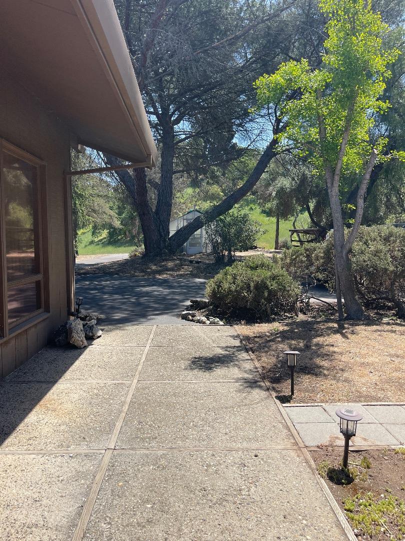 Detail Gallery Image 2 of 4 For 218 Enterprise Rd, Hollister,  CA 95023 - 3 Beds | 2 Baths