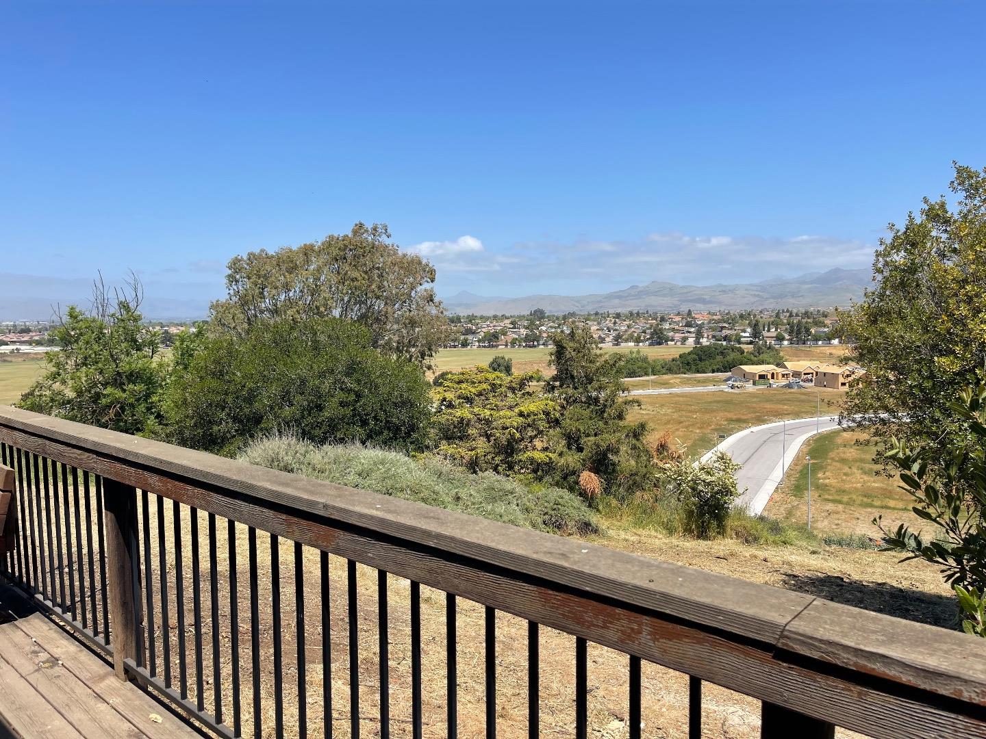 Detail Gallery Image 3 of 4 For 218 Enterprise Rd, Hollister,  CA 95023 - 3 Beds | 2 Baths